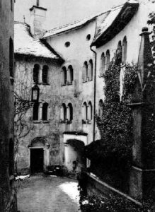 grajsko_dvorisce_na_pisecah