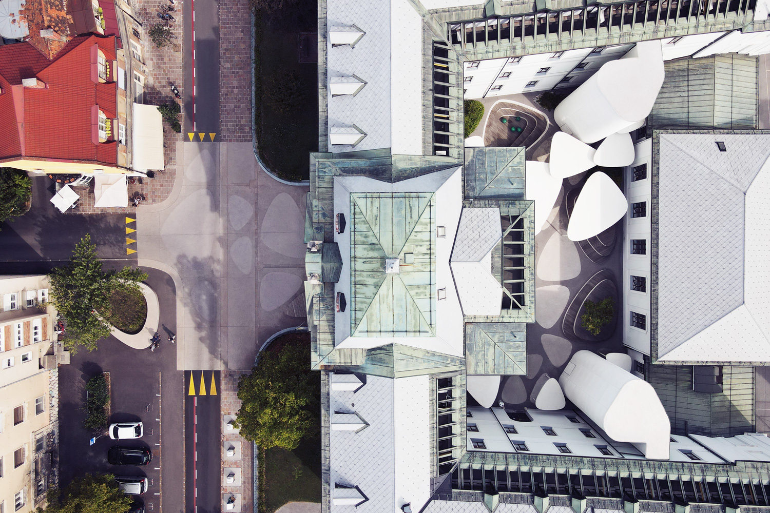 SVET_VMES_POLJANSKA_naslovna-slika