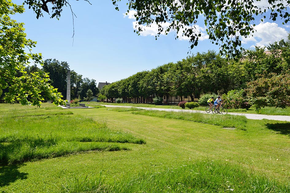 Radovljica park 06 2016