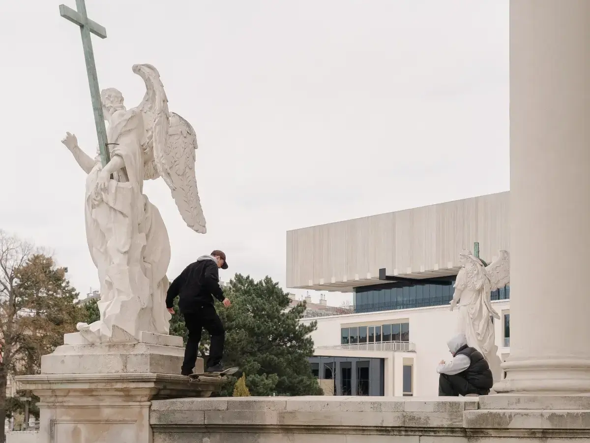Ferdinand-Certov—WienMusemNeu_AnsichtvonKarlskirche_(r)Patrick Johannsen—Izrez