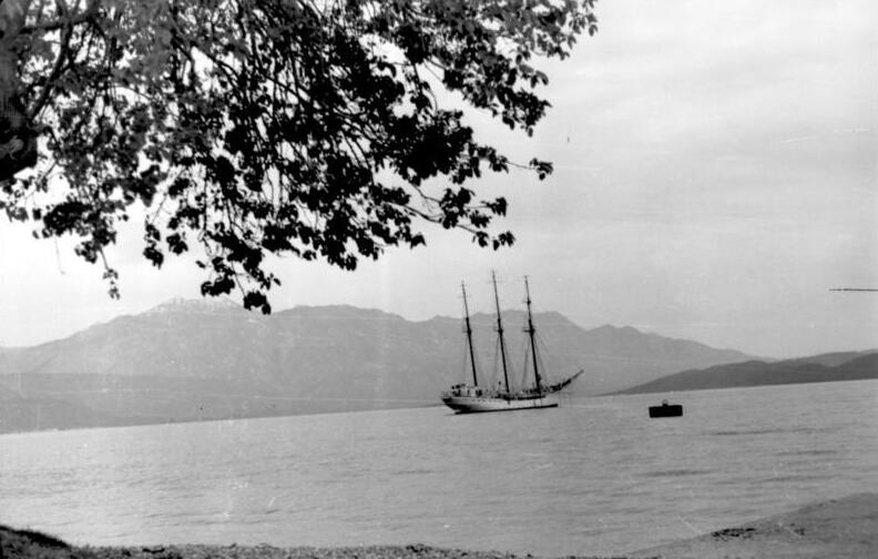 Bucht von Kotor (?), jugoslawische Schiffe
