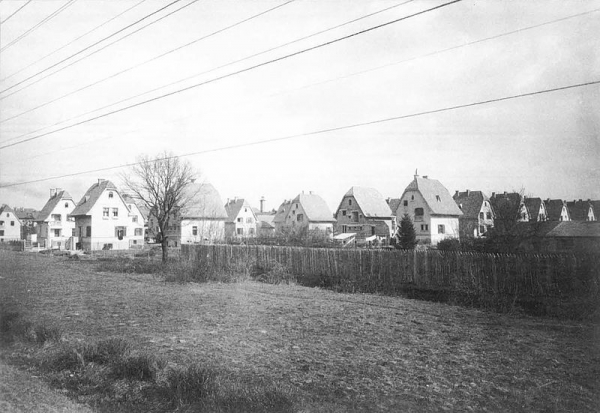 800px-Kolonija_stanovanjskih_his_stavbne_zadruge_Stan_in_dom_na_Vicu_1928-600x413-1