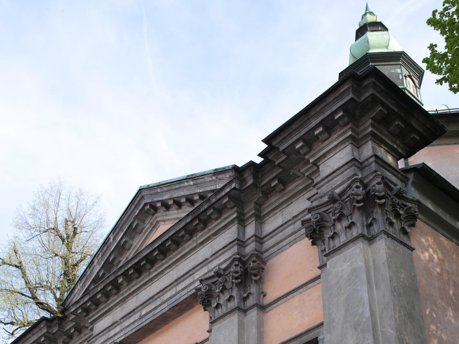 Krizanke-cerkev-Outsider-2024-01-LuciaJerman