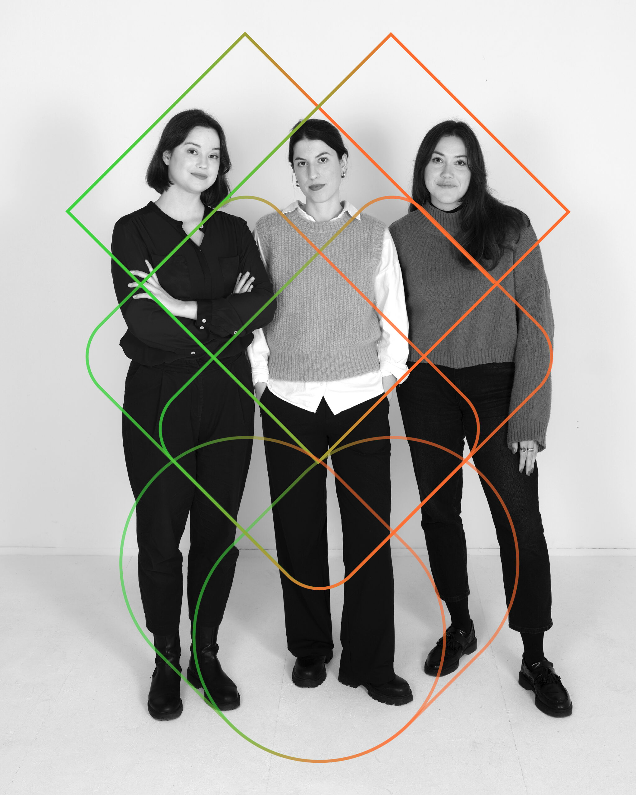 umetniške vodje ETC. iz leve proti desni Ajda Ana Kocutar Hana Čeferin Lara Mejač avtorica Lucija Rosc-