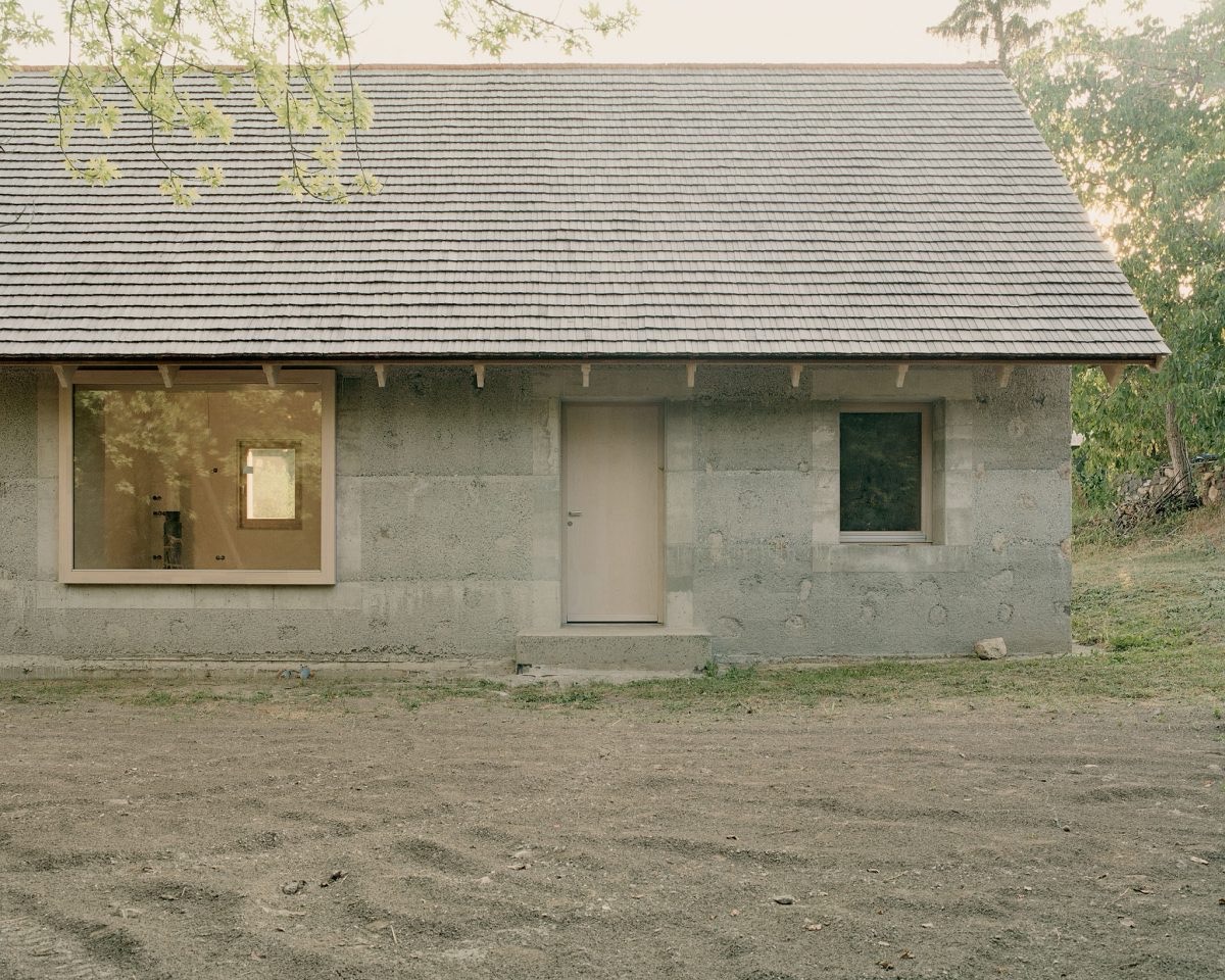 okka_henye_03_web-1200x960 Large