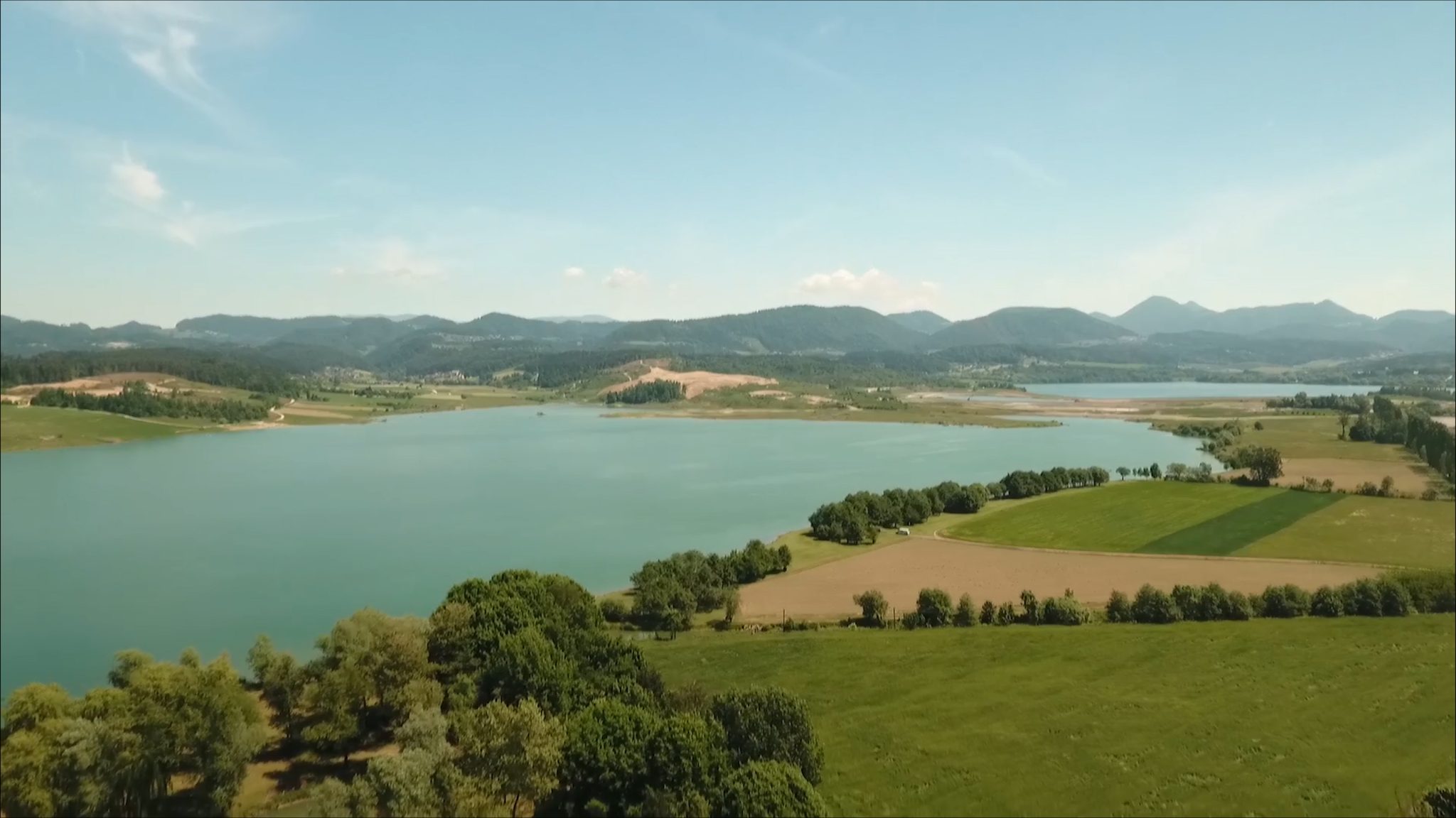 DSCF1050.00_10_44_19.Still005-2048x1152