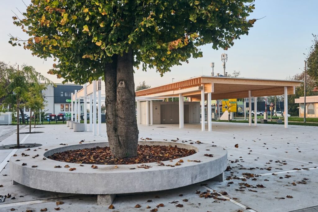 Kombinat: Tržnica v Ivančni Gorici