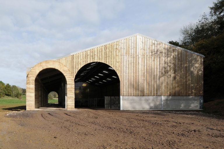 191-cow-shed-9-2__FillWzIwMDAsMTUwMF0