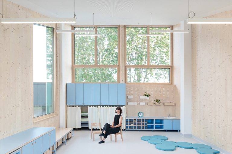 Ana-Skobe_0_portretna fotografija