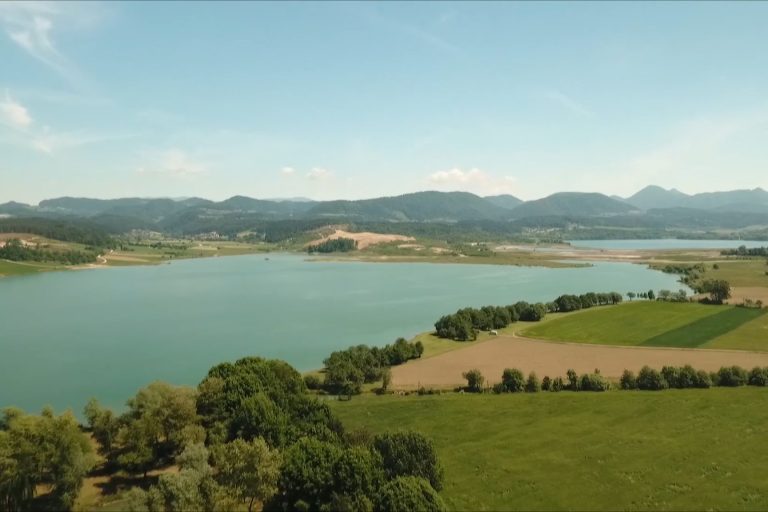 DSCF1050.00_10_44_19.Still005-2048x1152