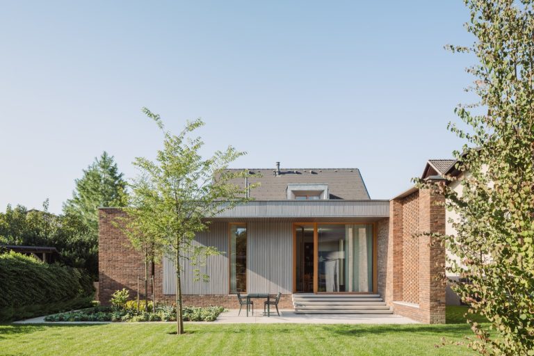 Hiša v Rožni Dolini-foto_aaskobe (1) Large