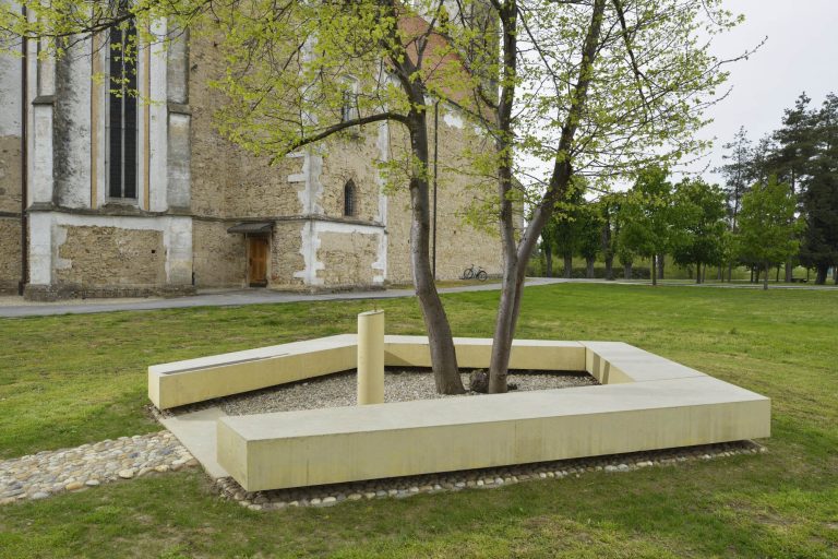 arh tomaz ebenspanger in tanja simonic korosak   spomenik tisina slo