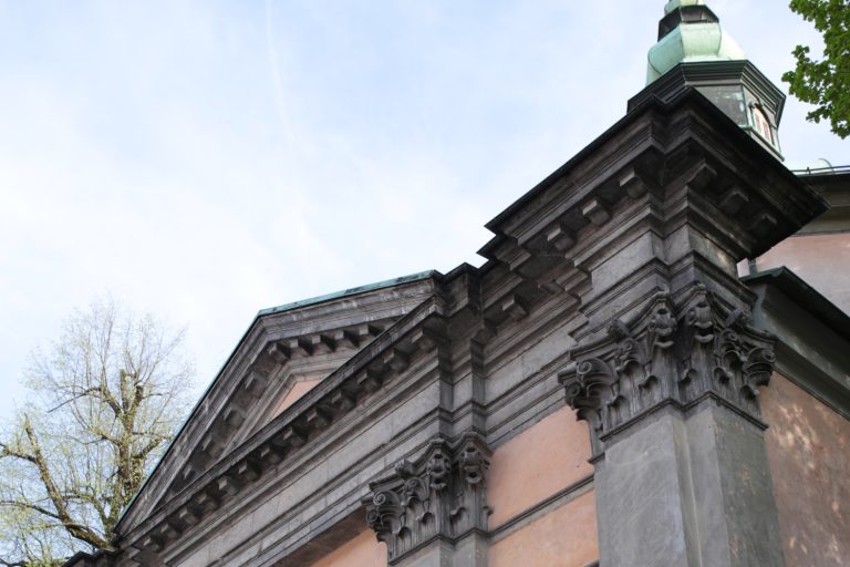 Krizanke-cerkev-Outsider-2024-01-LuciaJerman