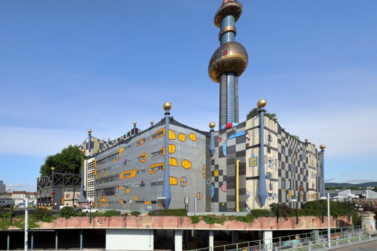 Spittelau_(Wien)_-_Müllverbrennungsanlage_(1) Large