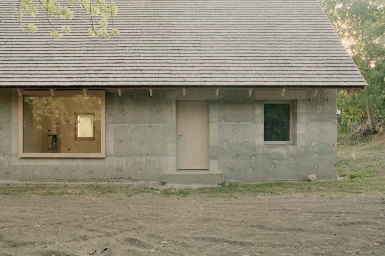 okka_henye_03_web-1200x960 Large